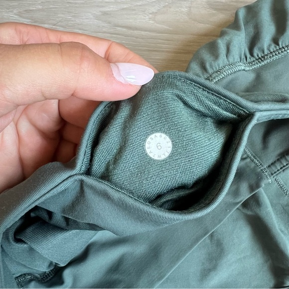 Lululemon Lean In Shorts - Picture 2 of 3